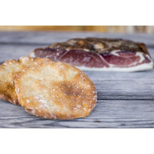 Schüttelbrot mit Speck, die perfekte Kombination Schüttelbrot mit Speck, die perfekte Kombination