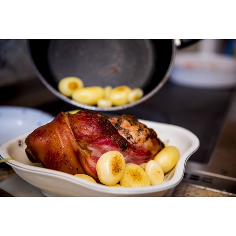 Geräucherte Schweinshaxe mit Kartoffeln