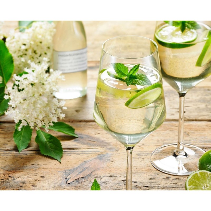 Mit dem Holunderblüten-Sirup bereitet man den Hugo zu