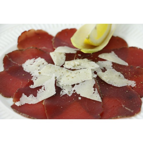 Bresaola Carpaccio mit Käse und Zitrone