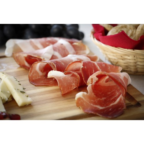 Speckscheiben serviert