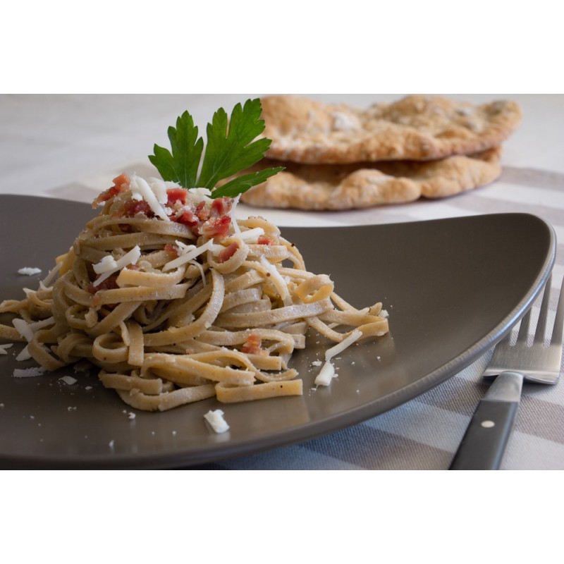 Rezept: Schüttelbrot-Fettuccine mit Speck und Gran Capra Käse