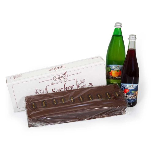 Sachertorte, Apfelsaft und Apfel-und Heidelbeersaft