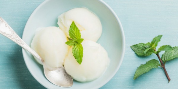 Rezept Zitronensorbet mit Sahne und Holunderblüten Sirup