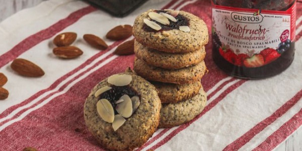 Glutenfreie Kekse mit Waldfruchtkonfitüre