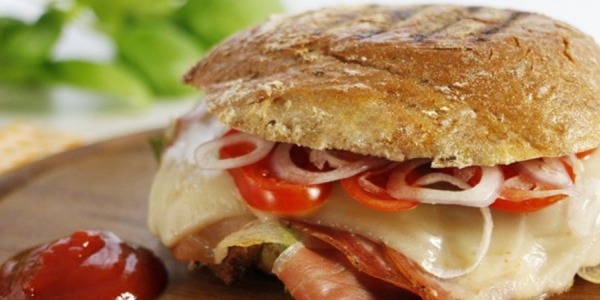 Der Bauerntoast: Die rustikale Seele der Südtiroler Bauernjause