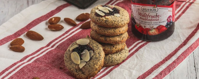 Glutenfreie Kekse mit Waldfruchtkonfitüre