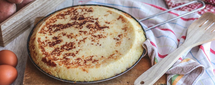 Kartoffelkuchen mit Käse, Zucchini und Radicchio