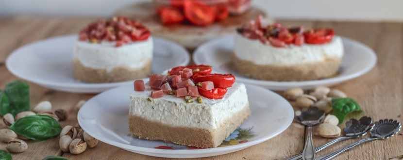 Cheesecake mit Speck, Kirschtomaten und Pistazien